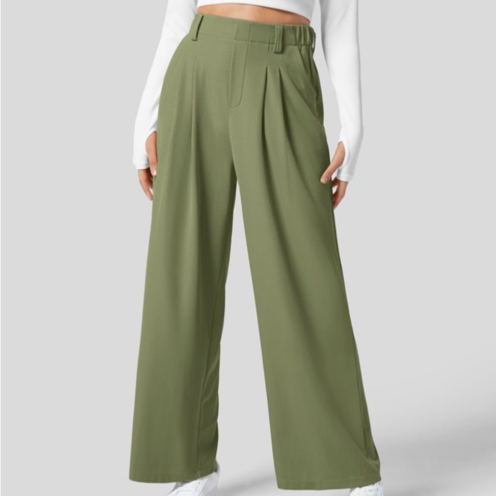 High waisted plicated side pocket wide leg waffle work pants.